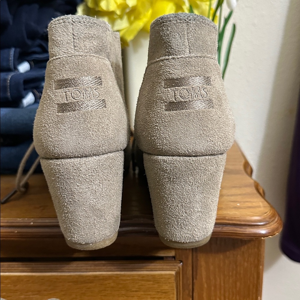 TOMS Women's Taupe Suede Ankle Booties